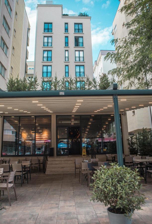 Qama Hotel Pristina Exterior photo